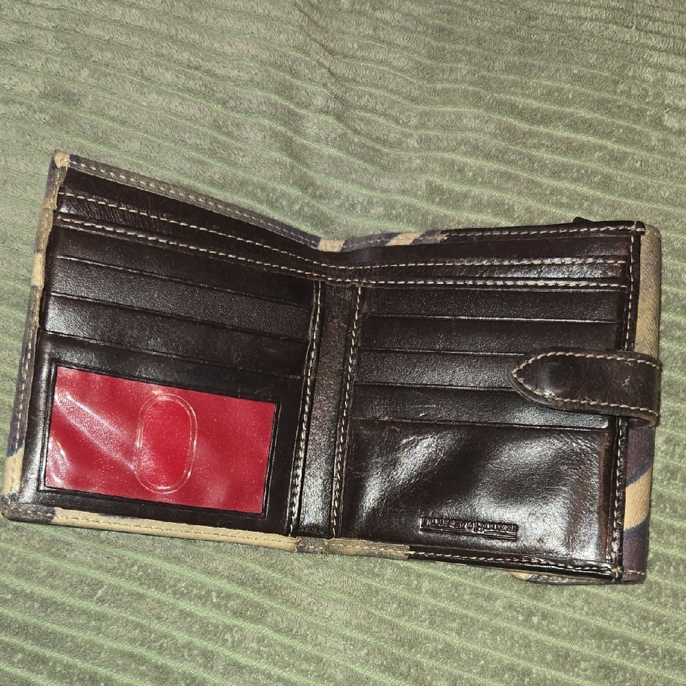 Dooney & Bourke Giraffe Print Wallet - Picture 3 of 4